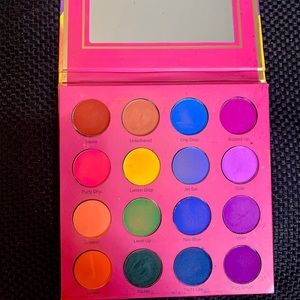 ✨ Coloured Raine Vivid Pigments eyeshadow palette